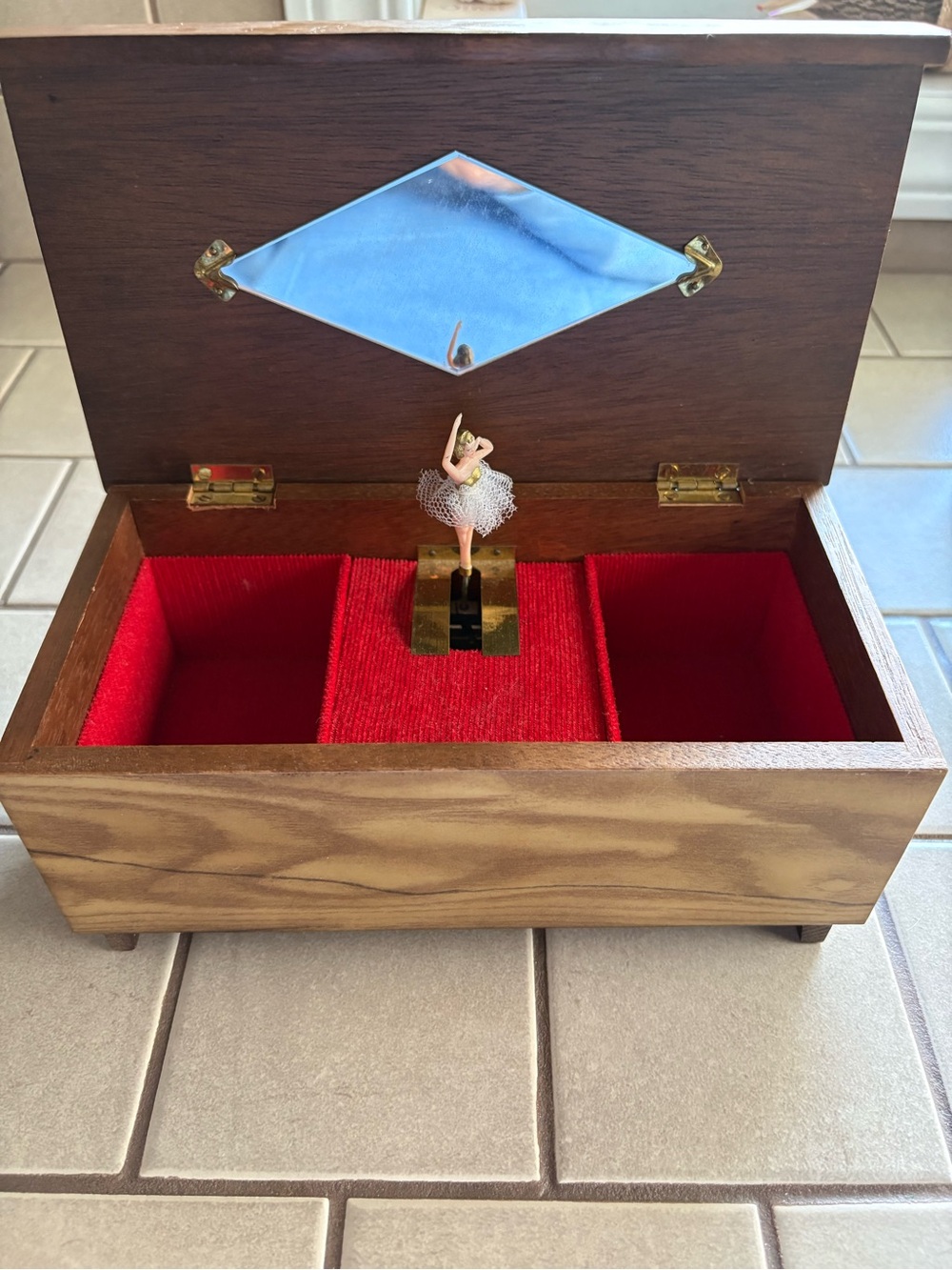 Vintage Daysun 1950s Musical Jewelry Box – Ballerina (Needs TLC)